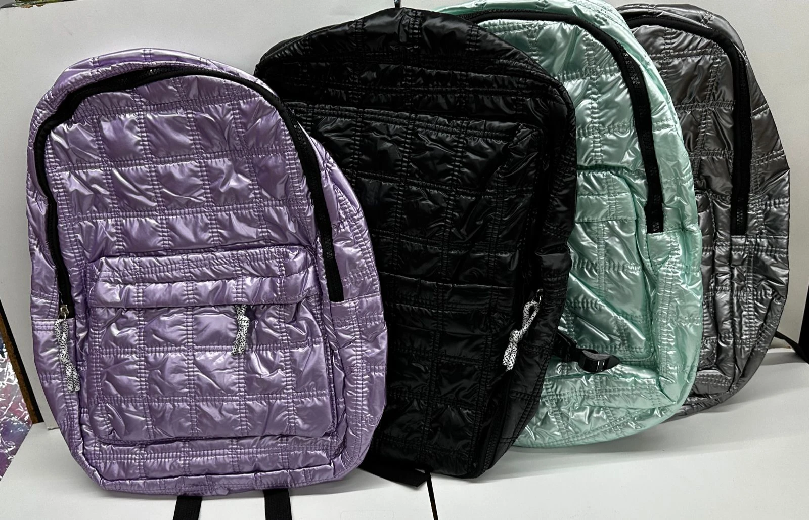 Mochila brillosa 42x28cm